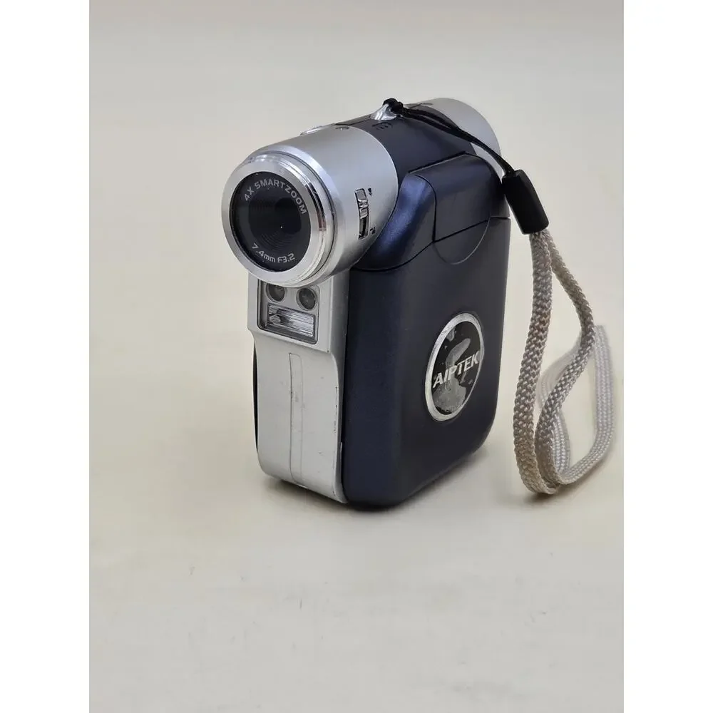 Aiptek ISDV2.4 digital camcorder Blue Built-in Flash LCD Screen